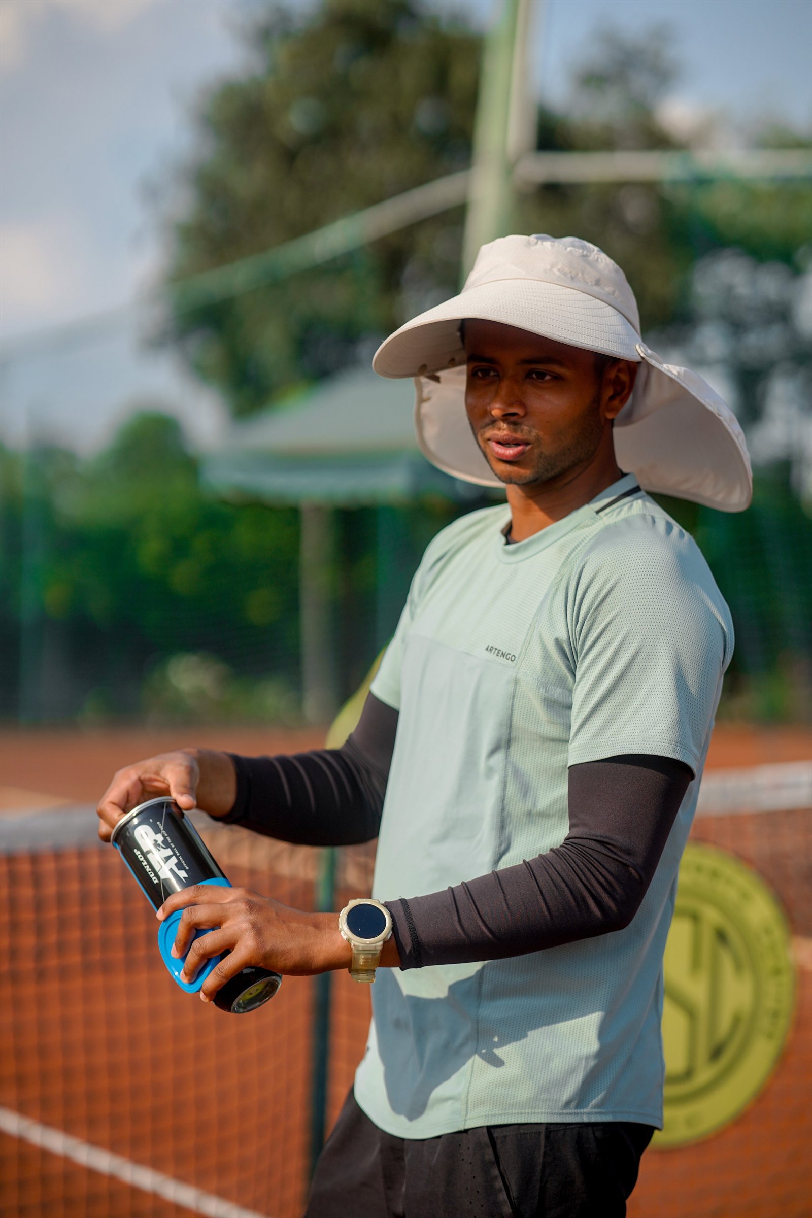 Young tennis player preparing a backhand
